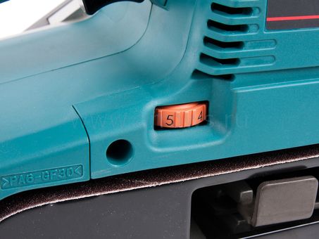 Шлифмашина ленточная MAKITA 9404 (1010 Вт, лента 100x610мм, рег.ск, 4,7кг, коробка) (9404)