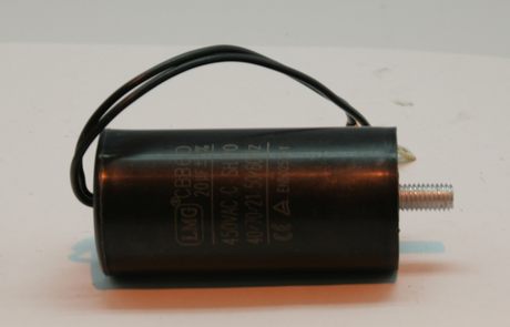 Конденсатор QUATTRO ELEMENTI 20мкФ 450VAC компрессоры Piccolo шпилька с резьбой --> 90-0335