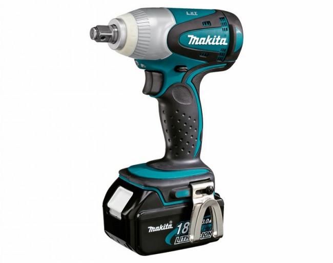Гайковерт ударный аккумуляторный MAKITA DTW251RME (18V, 230нм, 1/2, 2акб 4Ач)